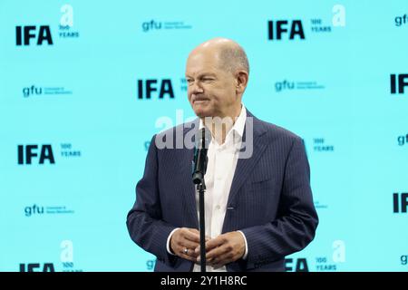 Berlin, Berlin, Allemagne. 6 septembre 2024. Le chancelier allemand Olaf Scholz au gala d'ouverture et à une visite guidée de l'exposition. (Crédit image : © Beata Siewicz/Pacific Press via ZUMA Press Wire) USAGE ÉDITORIAL SEULEMENT! Non destiné à UN USAGE commercial ! Crédit : ZUMA Press, Inc/Alamy Live News Banque D'Images