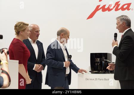 Berlin, Berlin, Allemagne. 6 septembre 2024. Le chancelier allemand Olaf Scholz au gala d'ouverture et à une visite guidée de l'exposition. (Crédit image : © Beata Siewicz/Pacific Press via ZUMA Press Wire) USAGE ÉDITORIAL SEULEMENT! Non destiné à UN USAGE commercial ! Crédit : ZUMA Press, Inc/Alamy Live News Banque D'Images