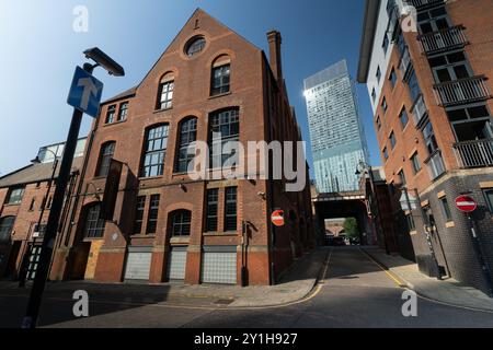 L'ancienne boîte de nuit Boardwalk de Little Peter Street, Manchester, avec la plus moderne Beetham Tower en arrière-plan Banque D'Images