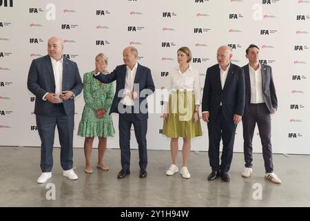 Berlin, Berlin, Allemagne. 6 septembre 2024. Le chancelier allemand Olaf Scholz au gala d'ouverture et à une visite guidée de l'exposition. (Crédit image : © Beata Siewicz/Pacific Press via ZUMA Press Wire) USAGE ÉDITORIAL SEULEMENT! Non destiné à UN USAGE commercial ! Crédit : ZUMA Press, Inc/Alamy Live News Banque D'Images