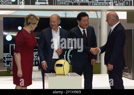 Berlin, Berlin, Allemagne. 6 septembre 2024. Le chancelier allemand Olaf Scholz au gala d'ouverture et à une visite guidée de l'exposition. (Crédit image : © Beata Siewicz/Pacific Press via ZUMA Press Wire) USAGE ÉDITORIAL SEULEMENT! Non destiné à UN USAGE commercial ! Crédit : ZUMA Press, Inc/Alamy Live News Banque D'Images