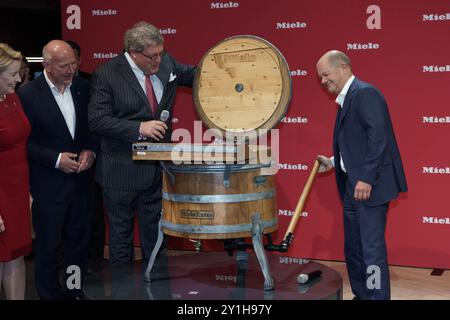 Berlin, Berlin, Allemagne. 6 septembre 2024. Le chancelier allemand Olaf Scholz au gala d'ouverture et à une visite guidée de l'exposition. (Crédit image : © Beata Siewicz/Pacific Press via ZUMA Press Wire) USAGE ÉDITORIAL SEULEMENT! Non destiné à UN USAGE commercial ! Crédit : ZUMA Press, Inc/Alamy Live News Banque D'Images