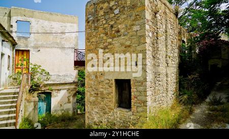 Alianello, village fantôme, Matera, Basilicate, Italie Banque D'Images