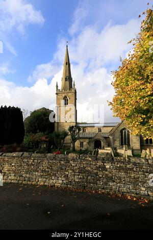 Automne, église St Marys, village d'Edith Weston Comté de Rutland, Angleterre, Royaume-Uni Banque D'Images