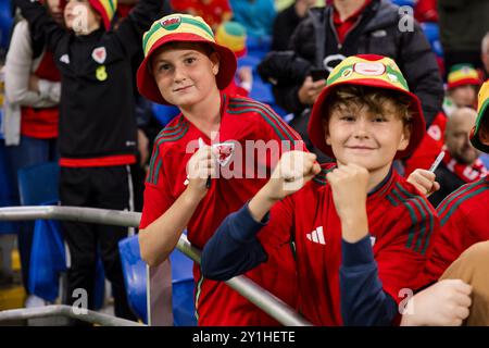 CARDIFF, PAYS DE GALLES - 06 SEPTEMBRE 2024 : les supporters du pays de Galles lors du match du Groupe H 2025 de l'UEFA Nations League entre le pays de Galles et la Turquie au stade de Cardiff City, Banque D'Images