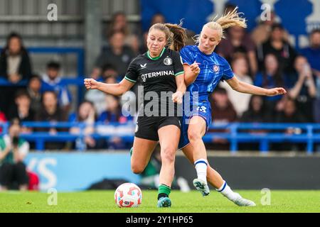 Londres, Royaume-Uni. 07 septembre 2024. Londres - Tess van Bentem de Feyenoord V1, Aggie Beever-Jones de Chelsea FC Women lors d'un match amical dans la saison 2024/2025. Le match se déroule entre Chelsea FC Women et Feyenoord V1 à Kingsmeadow le 7 septembre 2024 à Londres. Crédit : Box to Box Pictures/Alamy Live News Banque D'Images