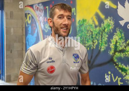 Warrington, Royaume-Uni. 07 septembre 2024. Stefan Ratchford de Warrington Wolves arrive lors du match Betfred Super League Round 25 Warrington Wolves vs St Helens au stade Halliwell Jones, Warrington, Royaume-Uni, le 7 septembre 2024 (photo par Alfie Cosgrove/News images) à Warrington, Royaume-Uni le 9/7/2024. (Photo par Alfie Cosgrove/News images/SIPA USA) crédit : SIPA USA/Alamy Live News Banque D'Images