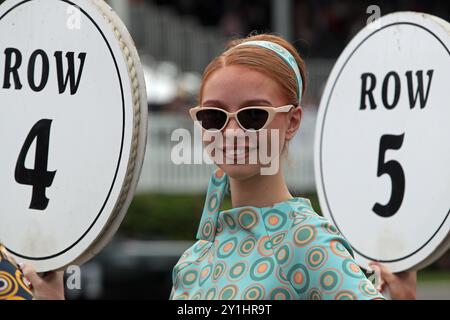 Goodwood, West Sussex, Royaume-Uni. 7 septembre 2024. GRID Girl rangée 4 au Goodwood Revival à Goodwood, West Sussex, Royaume-Uni. © Malcolm Greig/Alamy Live News Banque D'Images