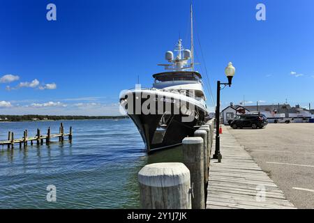 Yacht de luxe Greenport Harbour sur la fourche nord de l'est de long Island NY Banque D'Images