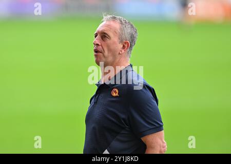 Steve McNamara, entraîneur-chef des Dragons catalans, arrive avant le match de la Betfred Super League Round 25 Salford Red Devils vs Catalans Dragons au Salford Community Stadium, Eccles, Royaume-Uni, le 7 septembre 2024 (photo de Cody Froggatt/News images) Banque D'Images