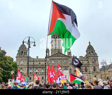 Glasgow, Écosse, Royaume-Uni. 7 septembre 2024. L'anti/ pro facisme se rallie sur la place george dans le centre-ville car les deux camps occupaient des moitiés différentes avec une participation plus importante pour les anti facistes. Crédit Gerard Ferry /Alamy Live News Banque D'Images