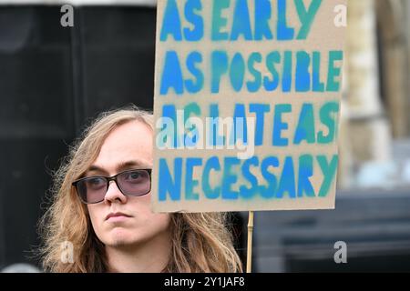 Londres, Royaume-Uni. Le droit d'une femme de choisir de protester. Pro avortement, des militants pro choix, ont organisé une contre-manifestation sur la place du Parlement pour s'opposer à la marche pour la vie, Pro vie, marche anti-avortement qui a eu lieu au même moment. Crédit : michael melia/Alamy Live News Banque D'Images