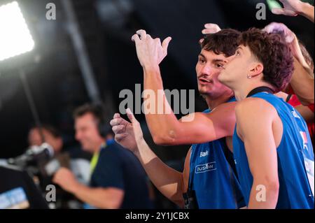 Koper, Slovénie. 06 septembre 2024. Les grimpeurs inspectent le parcours lors de la demi-finale masculine de la Coupe du monde IFSC Koper 2024 le 6 septembre 2024 à Koper, Slovénie. (Photo de Rok Rakun/Pacific Press) crédit : Pacific Press Media production Corp./Alamy Live News Banque D'Images