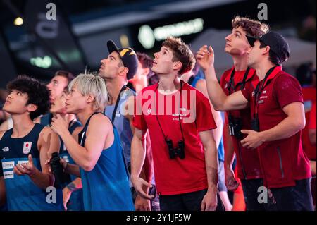 Koper, Slovénie. 6 septembre 2024. Les grimpeurs inspectent le parcours lors de la demi-finale masculine de la Coupe du monde IFSC Koper 2024 le 6 septembre 2024 à Koper, Slovénie. (Crédit image : © Rok Rakun/Pacific Press via ZUMA Press Wire) USAGE ÉDITORIAL SEULEMENT! Non destiné à UN USAGE commercial ! Banque D'Images