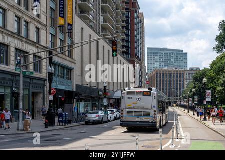 Visites en tramway avec vue sur la ville et visite en véhicule amphibie de canard de Boston Duck Tour pour les touristes Banque D'Images