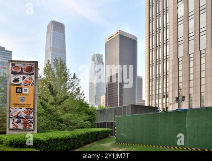 Gratte-ciel du quartier central des affaires de Pékin, zone pour les finances, les médias et les services aux entreprises dans le district de Chaoyang à Pékin, en Chine, le 18 avril 20 Banque D'Images