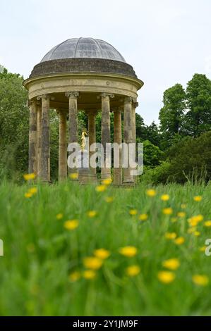 La Vénus Médicis dans la rotonde au jardin paysager géorgien et parc propriété du National Trust à Stowe, Buckinghamshire Angleterre Banque D'Images