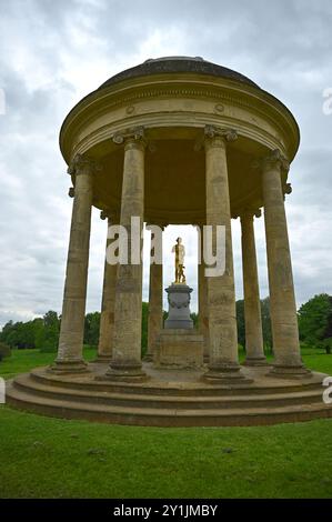 La Vénus Médicis dans la rotonde au jardin paysager géorgien et parc propriété du National Trust à Stowe, Buckinghamshire Angleterre Banque D'Images