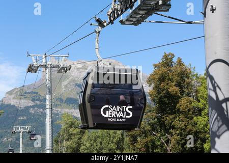 Télécabines et pylônes. Ascenseur le Valléen. Aiguilles de Warens. Saint-Gervais-les-bains. Haute-Savoie. Auvergne-Rhône-Alpes. France. Europe. Banque D'Images