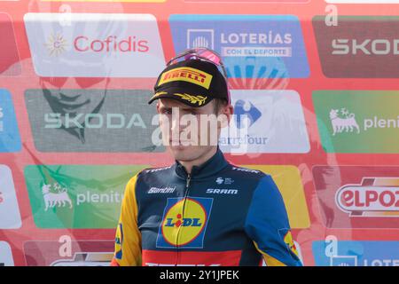 Mattias Skjelmose Denmark Lidl Trek top 5 de l'équipe à la Vuelta et remporte le meilleur jeune maillot blanc convoité 2024 Banque D'Images