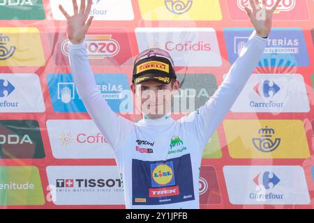 Mattias Skjelmose Denmark Lidl Trek top 5 de l'équipe à la Vuelta et remporte le meilleur jeune maillot blanc convoité 2024 Banque D'Images