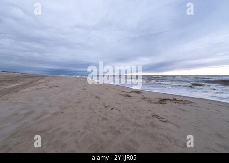 photo panoramique, plage sans fin à la mer du nord hollandaise Banque D'Images