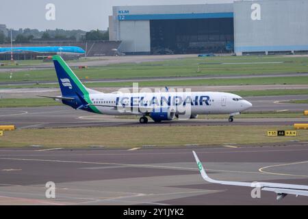 Vue latérale Icelandair avion à l'aéroport de Schiphol pays-Bas 29-8-2024 Banque D'Images