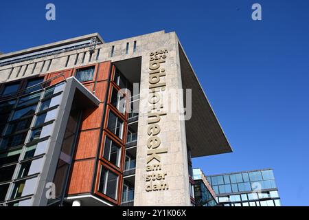 Amsterdam, pays-Bas - 24 août 2024 : Bibliothèque publique d'Amsterdam. Openbare Bibliotheek Amsterdam. Banque D'Images