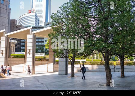 Tokyo, Japon, 14 juin 2024 : les communistes marchent pour travailler dans la ville de Shinagawa. Une semaine de travail plus courte a été proposée pour la première fois par le gouvernement japonais en 2021e. Banque D'Images