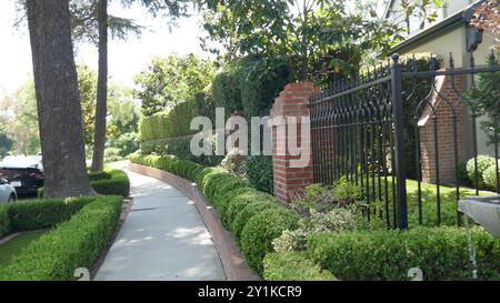 Toluca Lake, Californie, USA 6 septembre 2024 Lilley Hall House le 6 septembre 2024 au 10104 Moorpark Street à Toluca Lake, Californie, USA. Initialement propriété du compositeur Joseph J. Lilley qui a travaillé avec Bing Crosby et Bob Hope. Photo de Barry King/Alamy Stock photo Banque D'Images