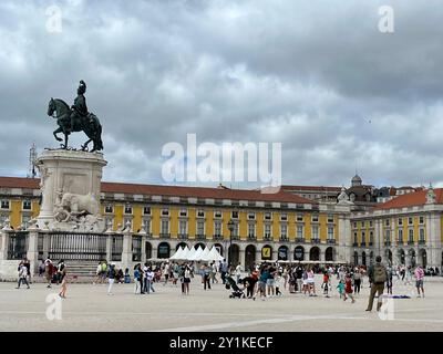 Praca do Comercio, grand port face à la plaza dans la capitale du Portugal, Lisbonne. Banque D'Images