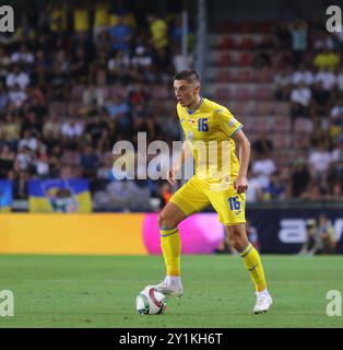 Prague, Tchéquie. 7 septembre 2024. Match de l'UEFA Nations League Ukraine - Albanie à l'Epet Arena de Prague. Vitaliy Mykolenko de l'Ukraine en action. Crédit : Oleksandr Prykhodko/Alamy Live News Banque D'Images