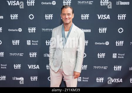 Toronto, Canada. 07 septembre 2024. Jude Law assiste à la première de « Eden » lors du Festival international du film de Toronto 2024 au Roy Thomson Hall de Toronto, Canada, le samedi 7 septembre 2024. (Photo de Michael Chisholm/Sipa USA) crédit : Sipa USA/Alamy Live News Banque D'Images