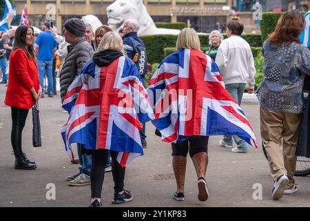 Glasgow, Écosse, Royaume-Uni. 7 septembre 2024.des milliers de manifestants anti-racisme se rassemblent à George Square pour contrer une manifestation plus petite organisée par des manifestants anti-immigration. Crédit R. Nouvelles en direct de Gass /Alamy Banque D'Images