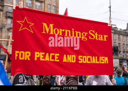 Glasgow, Écosse, Royaume-Uni. 7 septembre 2024.des milliers de manifestants anti-racisme se rassemblent à George Square pour contrer une manifestation plus petite organisée par des manifestants anti-immigration. Crédit R. Nouvelles en direct de Gass /Alamy Banque D'Images