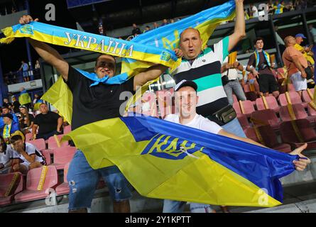 Prague, Tchéquie. 7 septembre 2024. Match de l'UEFA Nations League Ukraine - Albanie à l'Epet Arena de Prague. Les partisans ukrainiens manifestent leur soutien. Crédit : Oleksandr Prykhodko/Alamy Live News Banque D'Images