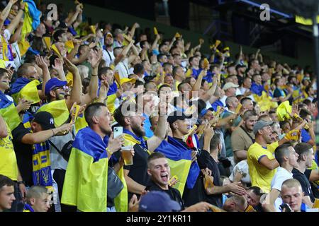 Prague, Tchéquie. 7 septembre 2024. Match de l'UEFA Nations League Ukraine - Albanie à l'Epet Arena de Prague. Les partisans ukrainiens manifestent leur soutien. Crédit : Oleksandr Prykhodko/Alamy Live News Banque D'Images