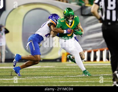 Autzen Stadium, Eugene, OREGON, États-Unis. 7 septembre 2024. Terrance Ferguson (3) échappe à un défenseur du Bronco lors du match de football NCAA entre les Broncos de Boise State et les Ducks de l'université de l'Oregon au stade Autzen, Eugene, OREGON. Larry C. Lawson/CSM/Alamy Live News Banque D'Images