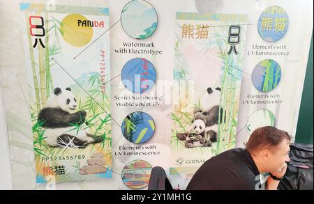 Shanghai, Chine. 08 septembre 2024. Les timbres du panda d'outre-mer sont affichés à l'International coin Expo 2024 à Shanghai, en Chine, le 6 septembre 2024. (Photo de Costfoto/NurPhoto) crédit : NurPhoto SRL/Alamy Live News Banque D'Images