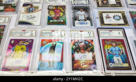 Shanghai, Chine. 08 septembre 2024. Les cartes des stars du football sont exposées à l'International coin Expo 2024 à Shanghai, en Chine, le 6 septembre 2024. (Photo de Costfoto/NurPhoto) crédit : NurPhoto SRL/Alamy Live News Banque D'Images