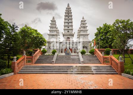 BaO Hai Linh Thong Pagoda Hon Gai, Quang Ninh, Vietnam à Ha long. Ancienne architecture de pagode vietnamienne du 17-18 siècle et l'art unique de c Banque D'Images