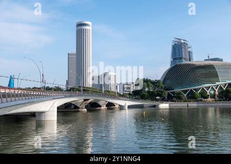 Singapour - 22 octobre 2022 : Esplanade, Theatres on the Bay. C'est un centre des arts de la scène situé dans le centre-ville de Singapour près de l'embouchure O. Banque D'Images