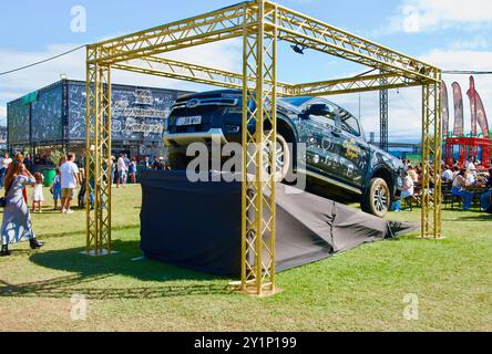 Camion Ford F-150 à gagner dans un tirage au sort sur un stand à l'événement de nourriture Champions Burger Magdalena Gardens Santander Cantabria Espagne Banque D'Images