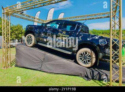 Camion Ford F-150 à gagner dans un tirage au sort sur un stand à l'événement de nourriture Champions Burger Magdalena Gardens Santander Cantabria Espagne Banque D'Images
