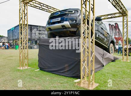 Camion Ford F-150 à gagner dans un tirage au sort sur un stand à l'événement de nourriture Champions Burger Magdalena Gardens Santander Cantabria Espagne Banque D'Images