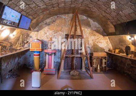 Rhodes Town, Grèce – 19 juillet 2024. Vue intérieure du Musée de la technologie grecque antique dans la ville de Rhodes, Grèce. Banque D'Images