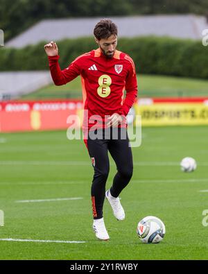 PONTYCLE, ROYAUME-UNI. 08 septembre 2024. Josh Sheehan du pays de Galles lors d'une séance d'entraînement masculin senior au pays de Galles au Vale Resort avant le match de l'UEFA Nations League 2025 entre le Monténégro et le pays de Galles au City Stadium NikšićNikšić le 9 septembre 2024 (PIC by John Smith/FAW) crédit : Football Association of Wales/Alamy Live News Banque D'Images