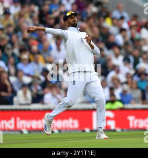 Londres, Angleterre. 8 septembre 2024. Shoaib Bashir lors de la troisième journée du Rothesay troisième épreuve masculine entre l’Angleterre et le Sri Lanka au Kia Oval, Londres. Kyle Andrews/Alamy Live News. Banque D'Images