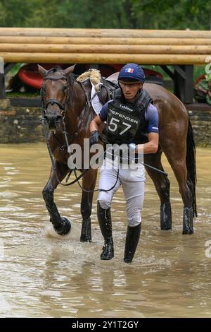 07.09.2024 Defender Burghley Horse Trials 2024. XC-CC5 Cross Country, samedi 7 septembre 2024. Gireg le Coz (FRA) sur Aisprit de la Loge dans le Wat Banque D'Images