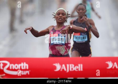 Mary Ngugi-Cooper remporte l'Elite Women's race lors de l'AJ Bell Great North Run 2023 à travers Newcastle upon Tyne, Gateshead et South Shields. Date de la photo : dimanche 8 septembre 2024. Banque D'Images